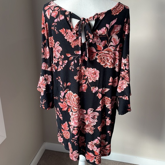 *Host Pick* Midis floral top - Picture 7 of 12